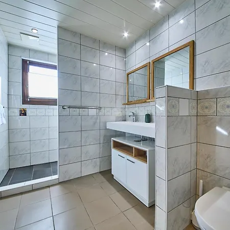 アパート Enzian ラウリス